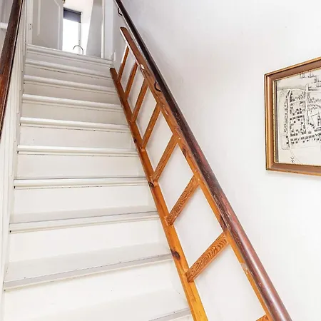 3 Person In Aeroskobing-by Traum