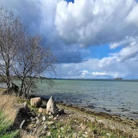 3 Person In Aeroskobing-by Traum *